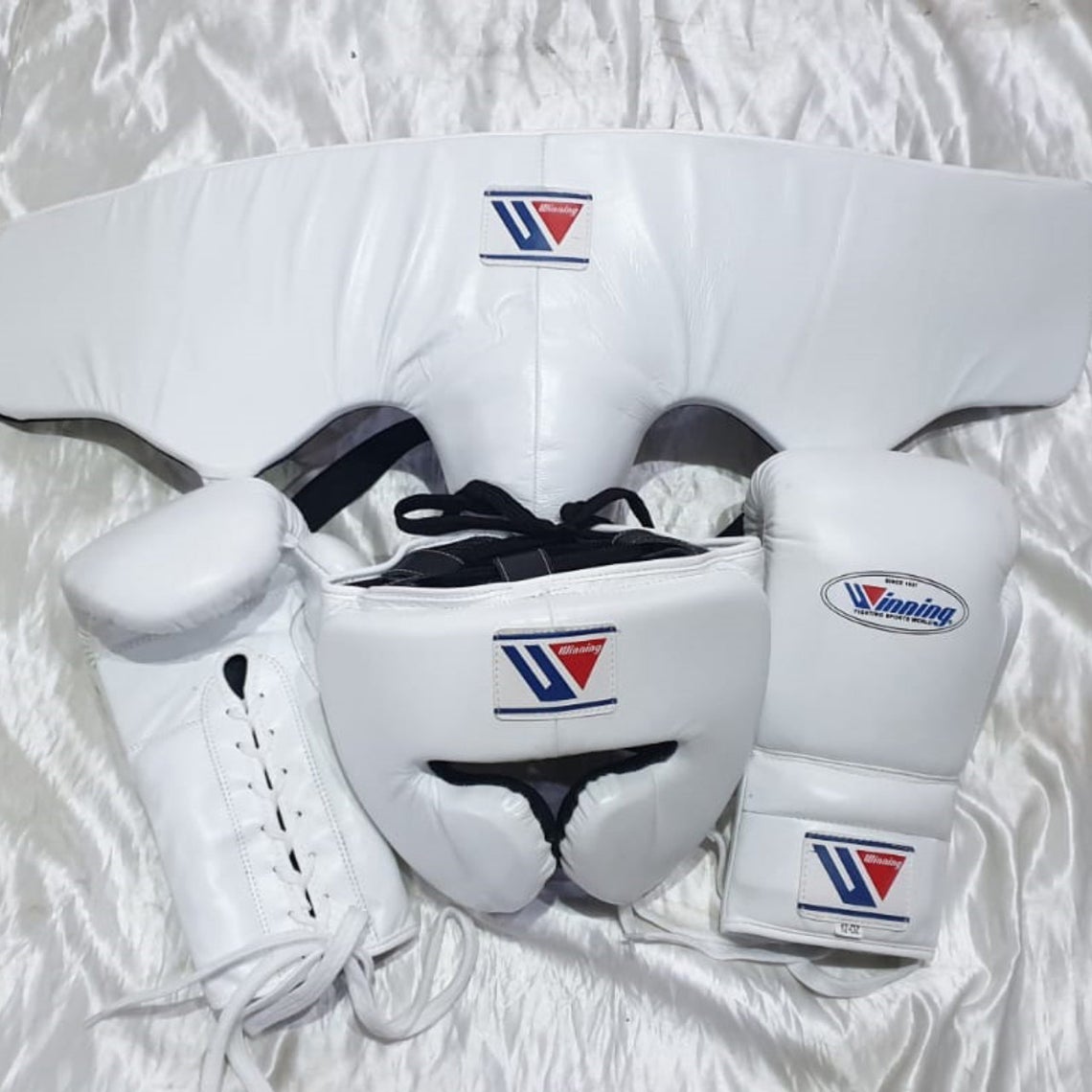New custom WINN1NG Boxing Gloves Groin Guard White Color Any Logo Head Gear 